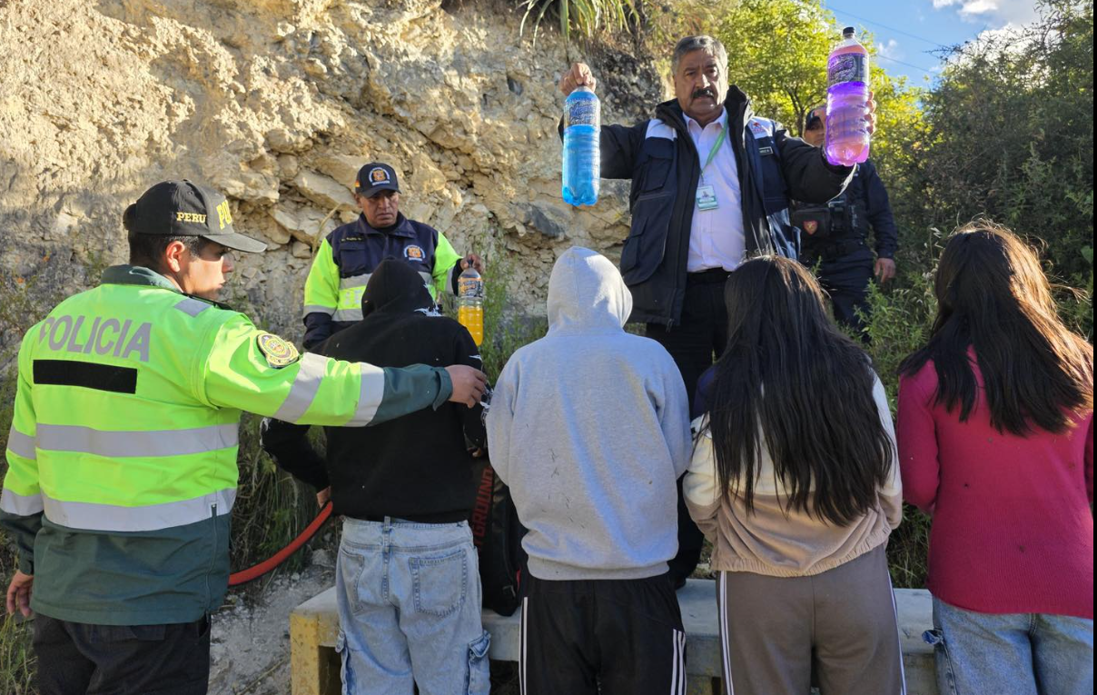 SERENAZGO Y POLICÍA INTERVIENEN A CUATRO ADOLESCENTES EN EL CERRO HUAYHUACA